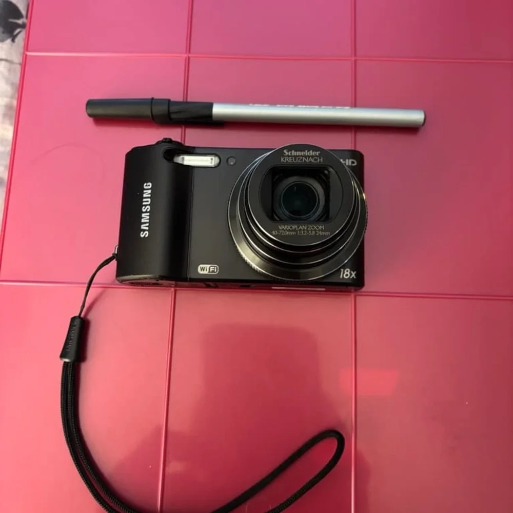 Samsung Black Digital Camera with Silver Lens